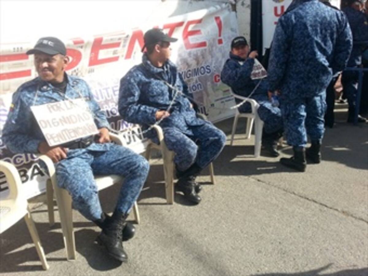 Guardianes del Inpec impiden ingreso de internos a cárcel Bellavista