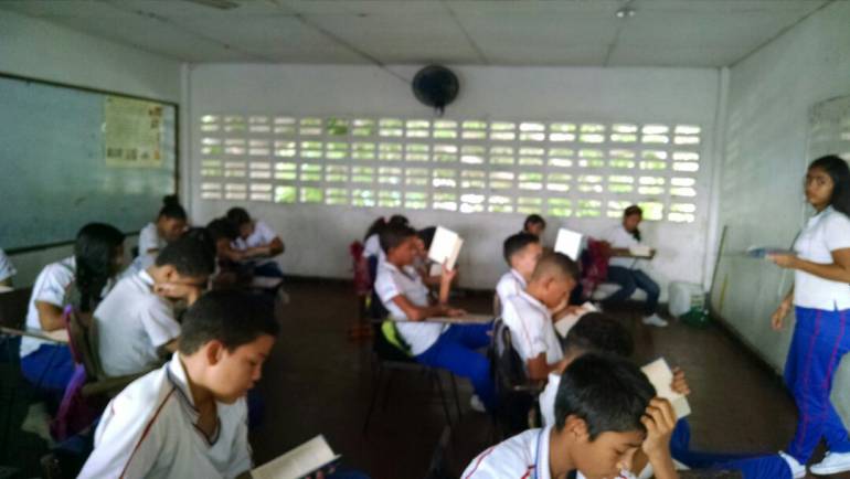 Sin servicio de Luz estudiantes del colegio Bill Gates