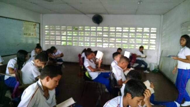 Sin servicio de Luz estudiantes del colegio Bill Gates