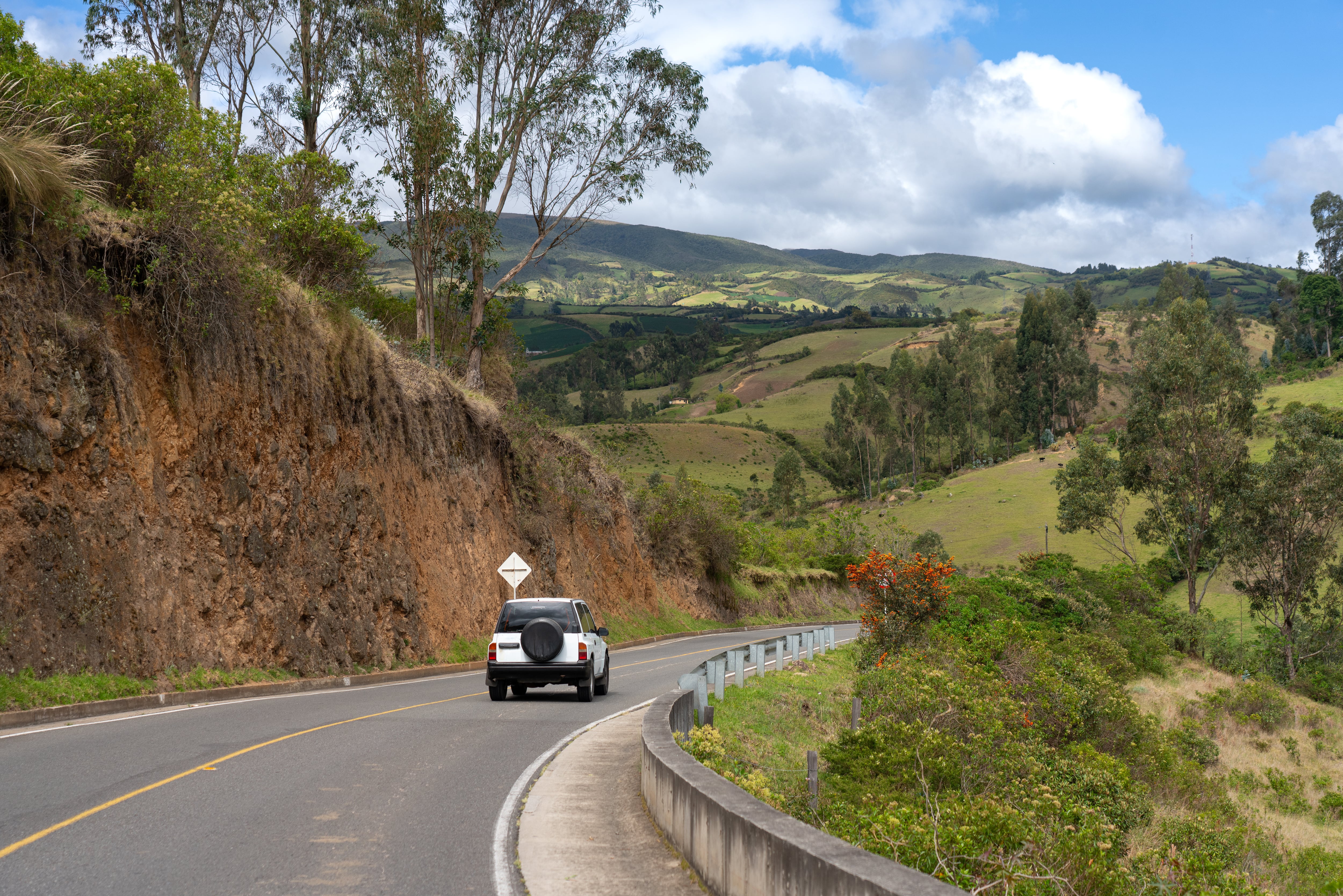 Carro en carretera de Colombia. (Getty Images)