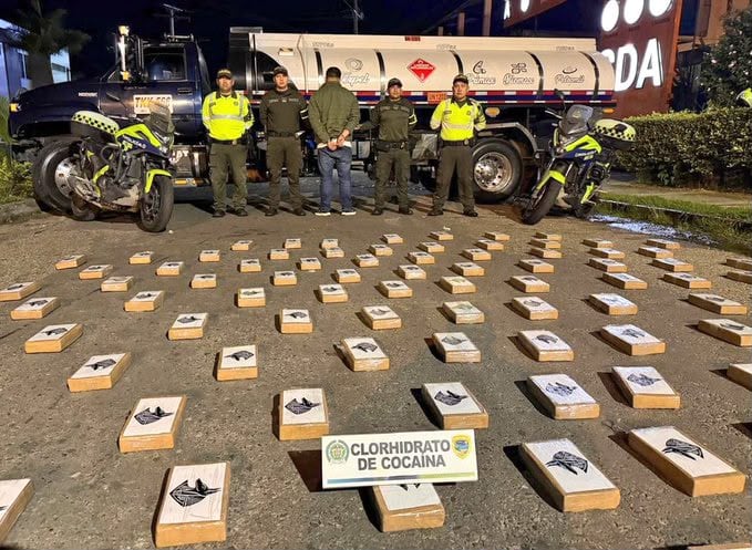 Incautan 370 kilos de cocaína al interior de un camión que cubría la ruta Ibagué-Bogotá