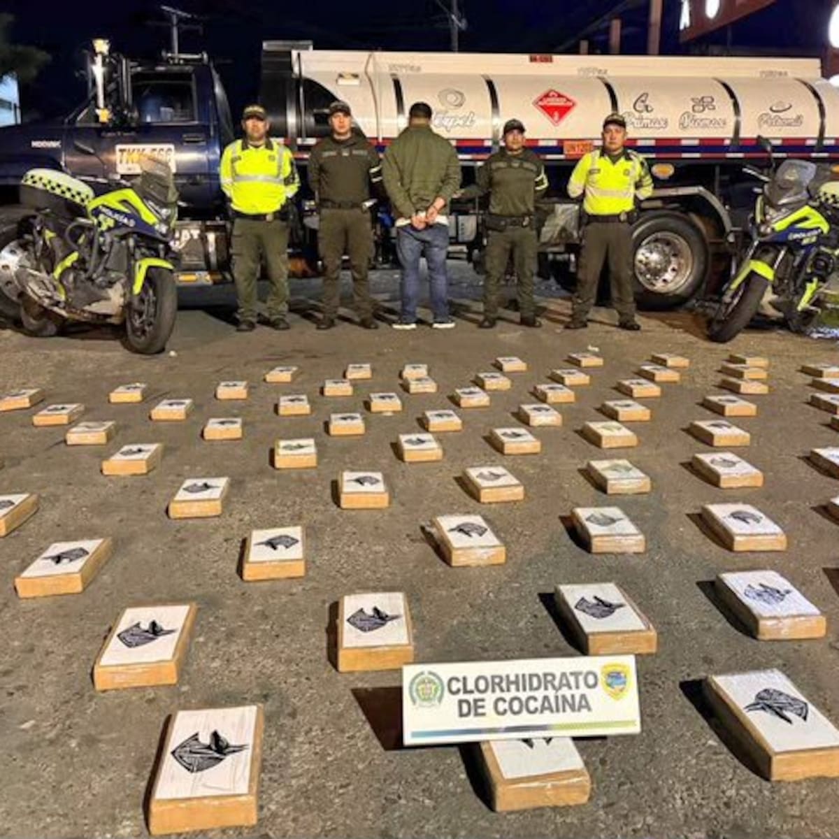 Incautan 370 kilos de cocaína al interior de un camión que cubría la ruta Ibagué-Bogotá