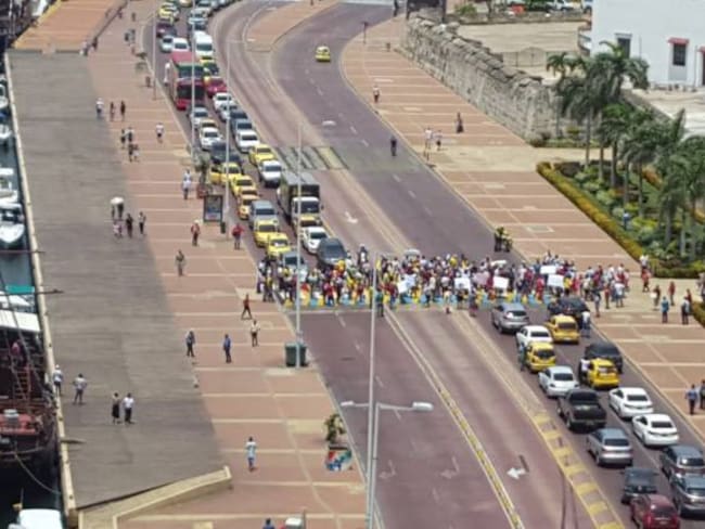 Vendedores informales protestan en Cartagena por operativos de desalojo