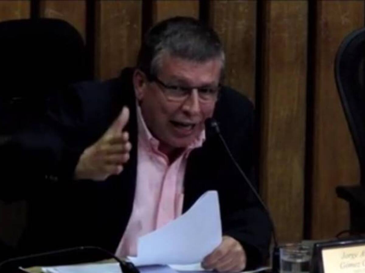 Gobernador de Antioquia debe asumir costo político por líos en la FLA: diputados