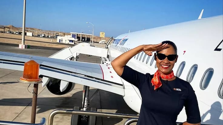 Sorián Pacheco, la azafata que ayuda perros de la calle con comida sobrante de aviones