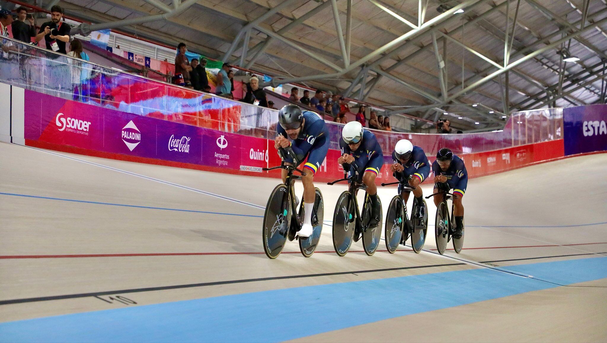 La delegación nacional conquistó tres medallas de oro en el inicio del ciclismo de pista / X: @OlimpicoCol