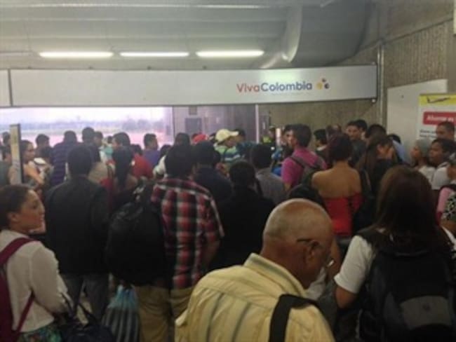 Protestan pasajeros en aeropuerto de Barranquilla por cancelación de vuelos