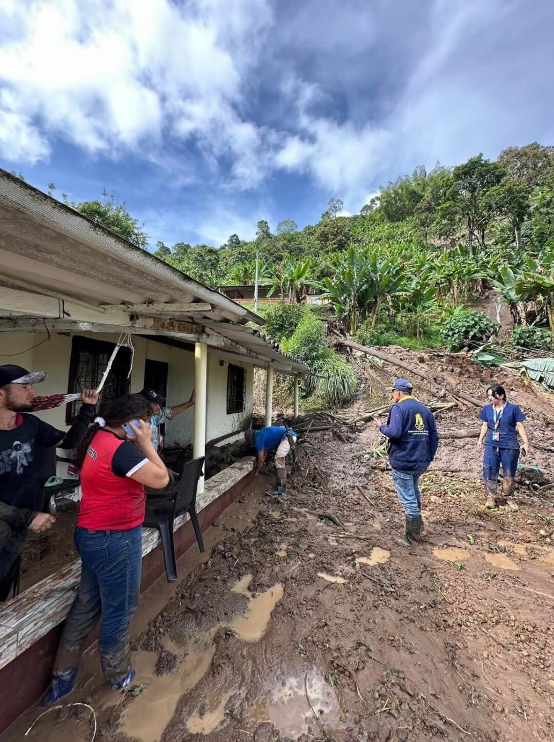 Atención de la emergencia ocasionada por varios deslizamientos en Pueblorrico, Antioquia. Foto: Cortesía.