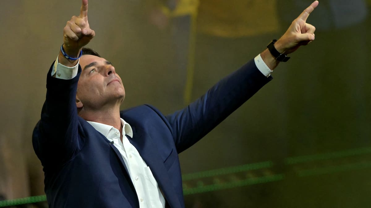 Hijo del expresidente Bolsonaro oficializa su candidatura presidencial en Brasil