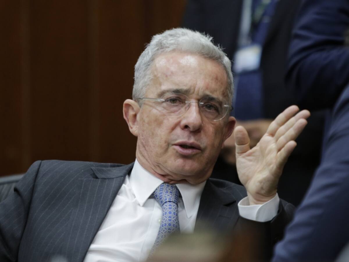 ¿Censura? Cine Colombia no emitirá documental tras queja de Uribe