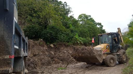 Según las autoridades de emergencia, los deslizamientos de tierra que están afectando la malla vial del departamento.