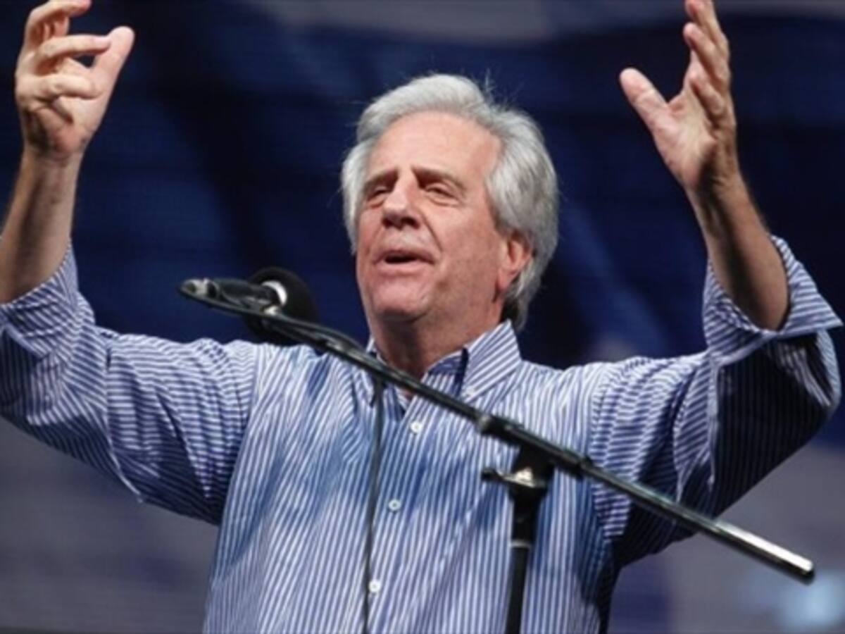 Tabaré Vasquez ofrece a Uruguay como sede de eventual dialogo con el ELN
