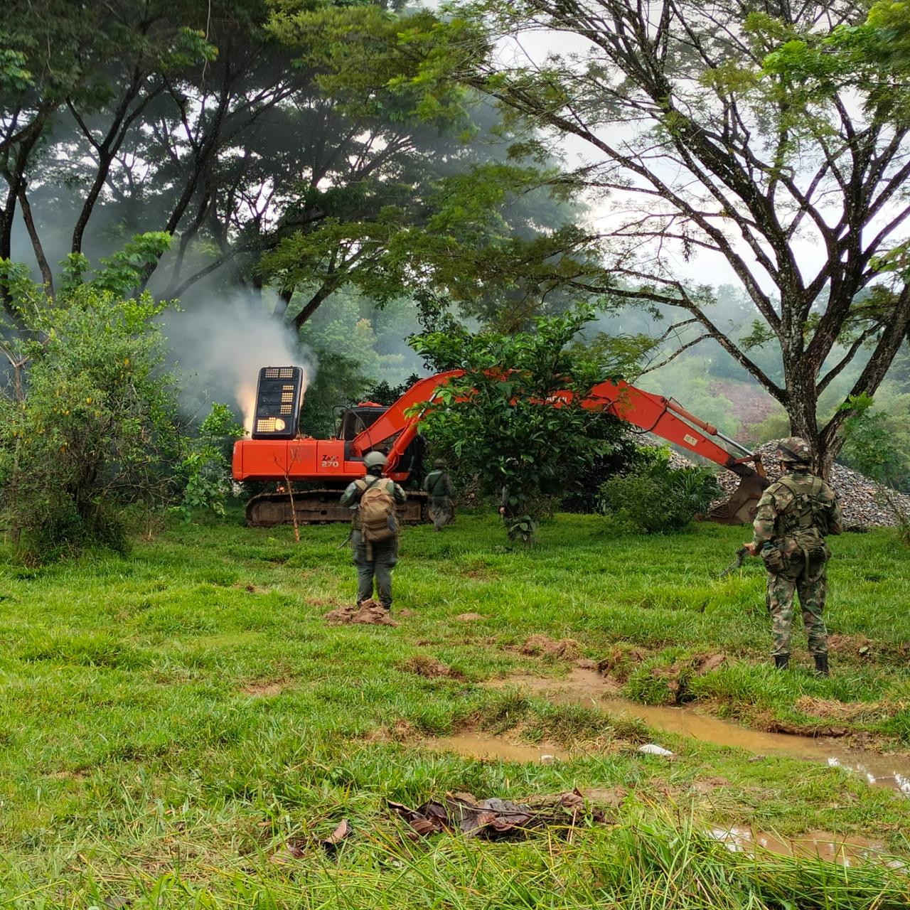 Maquinaria quemada en Bajo Cauca- foto Ejército