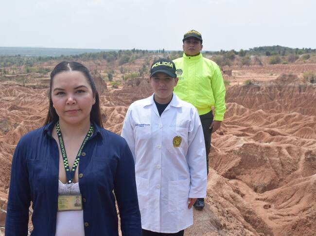 En las jerarquías policiales el máximo grado en el escalfón de oficiales lo ostenta una capitán y de suboficiales una comisario, asimismo, el departamento tiene patrulleras, auxiliares y personal no uniformado.