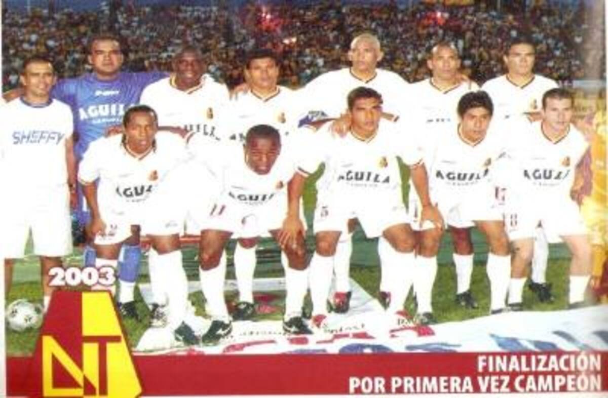 TOLIMA 2003DE PIE IZQ-DER: Diego Gómez, Arley Dinas, Hernando ‘Cocho’ Patiño, Justiniano Peña, Ricardo Ciciliano, Giovanny García.ABAJO IZQ-DER: Fredy Hurtado, Rogeiro Josué Pereira, Oscar Passo,  Oscar Briceño, Jorge Ricardo Artigas.