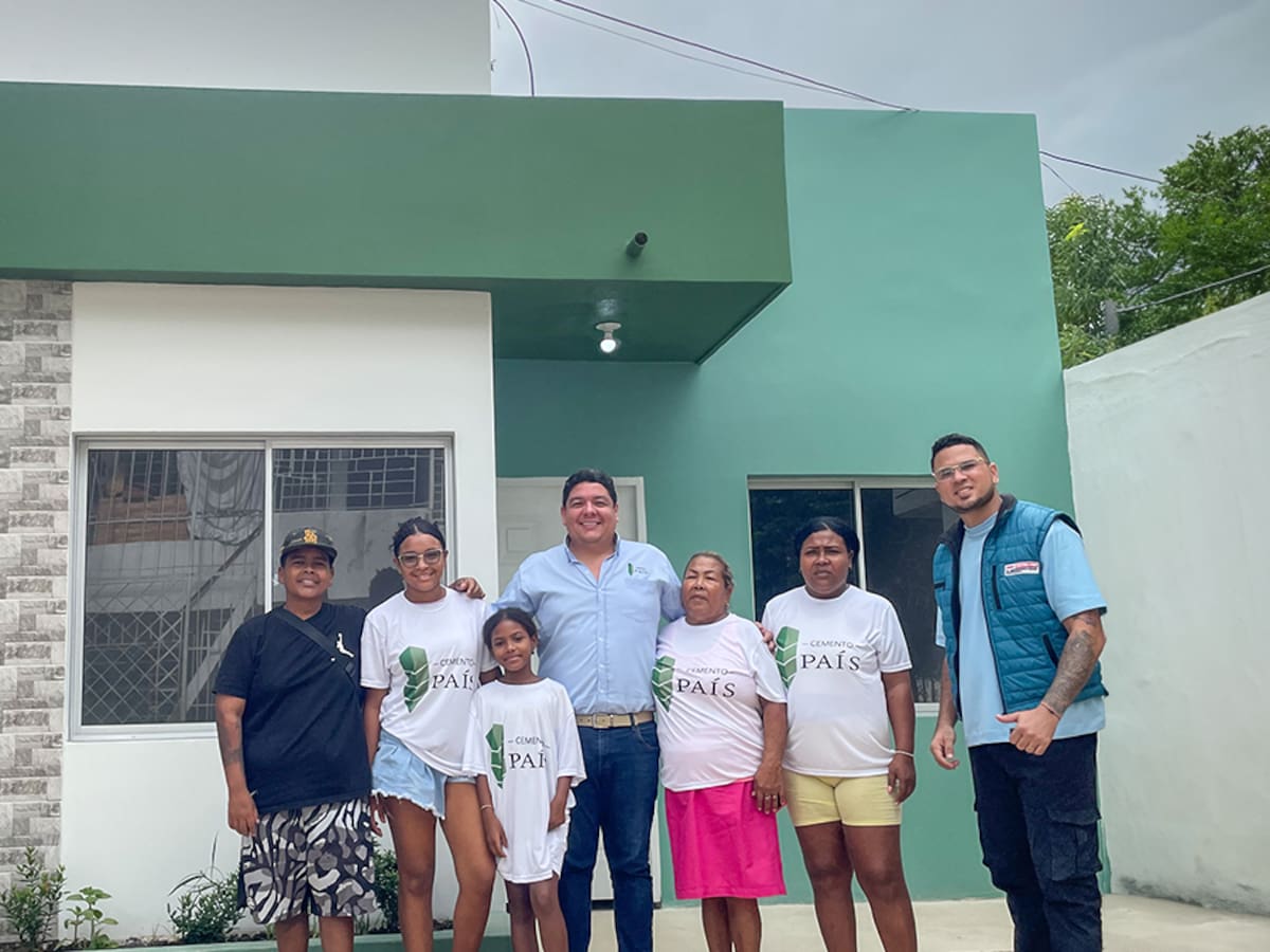 Cemento y Concretos País le cumplen el sueño a una familia de tener vivienda propia