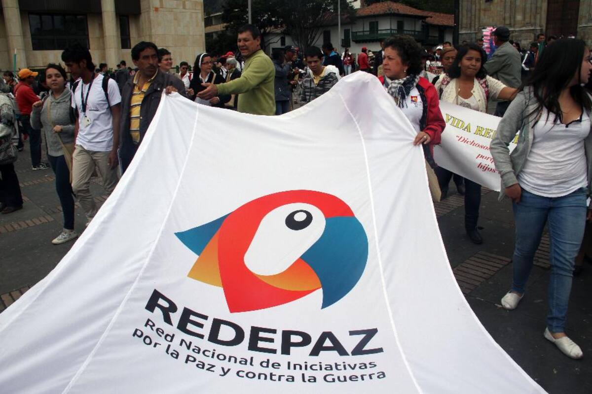 Concluyó en la Plaza de Bolívar la caminata que llevaba el lema "Con los pies en la tierra ganemos por la paz".