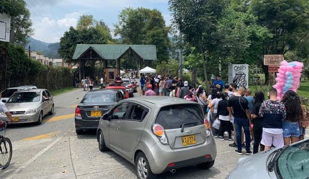 Ingreso al Bosque Popular El Padro