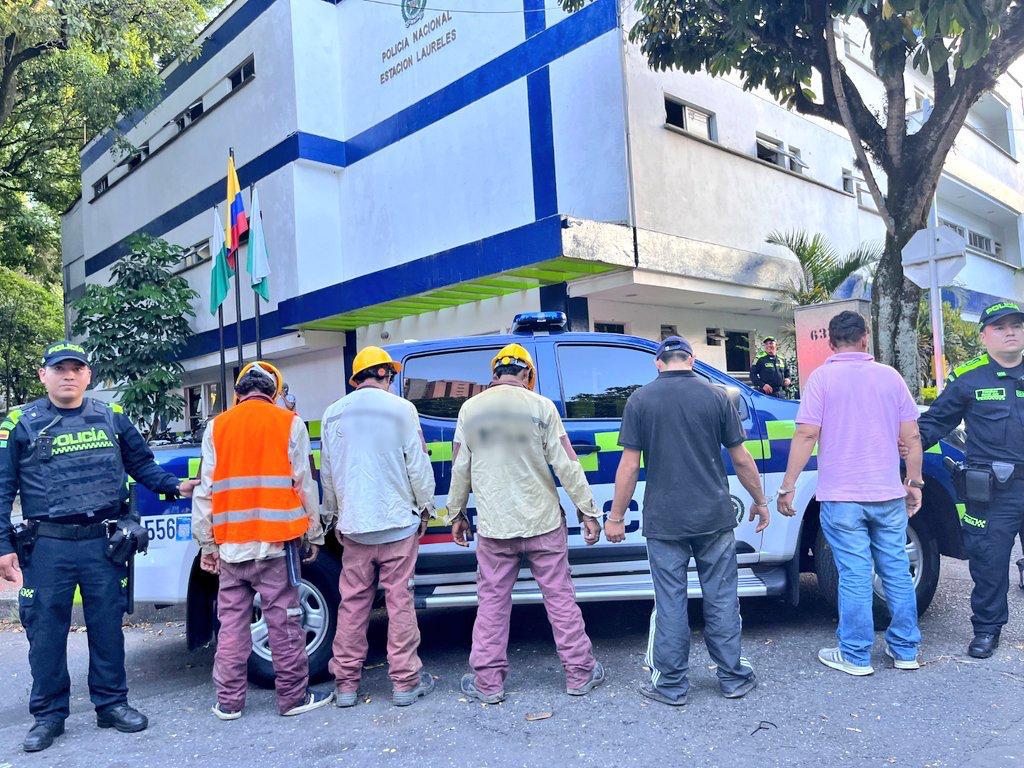 Hombres que se hacían pasar por funcionarios de Empresas Públicas de Medellín, fueron presentadas ante la fiscalía general de la Nación por el delito de hurto.