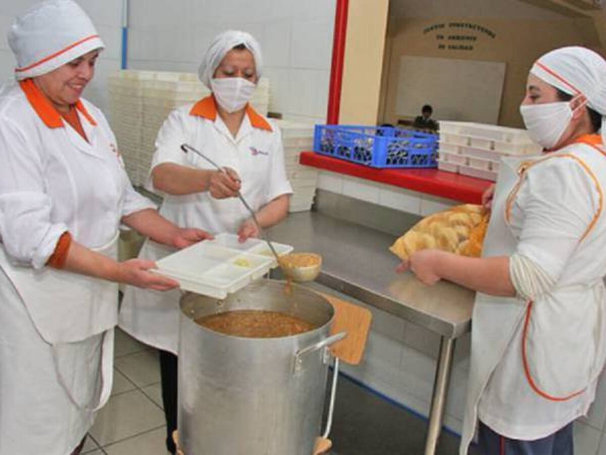 Denuncian incumplimiento del contrato a las manipuladoras del PAE en Armenia
