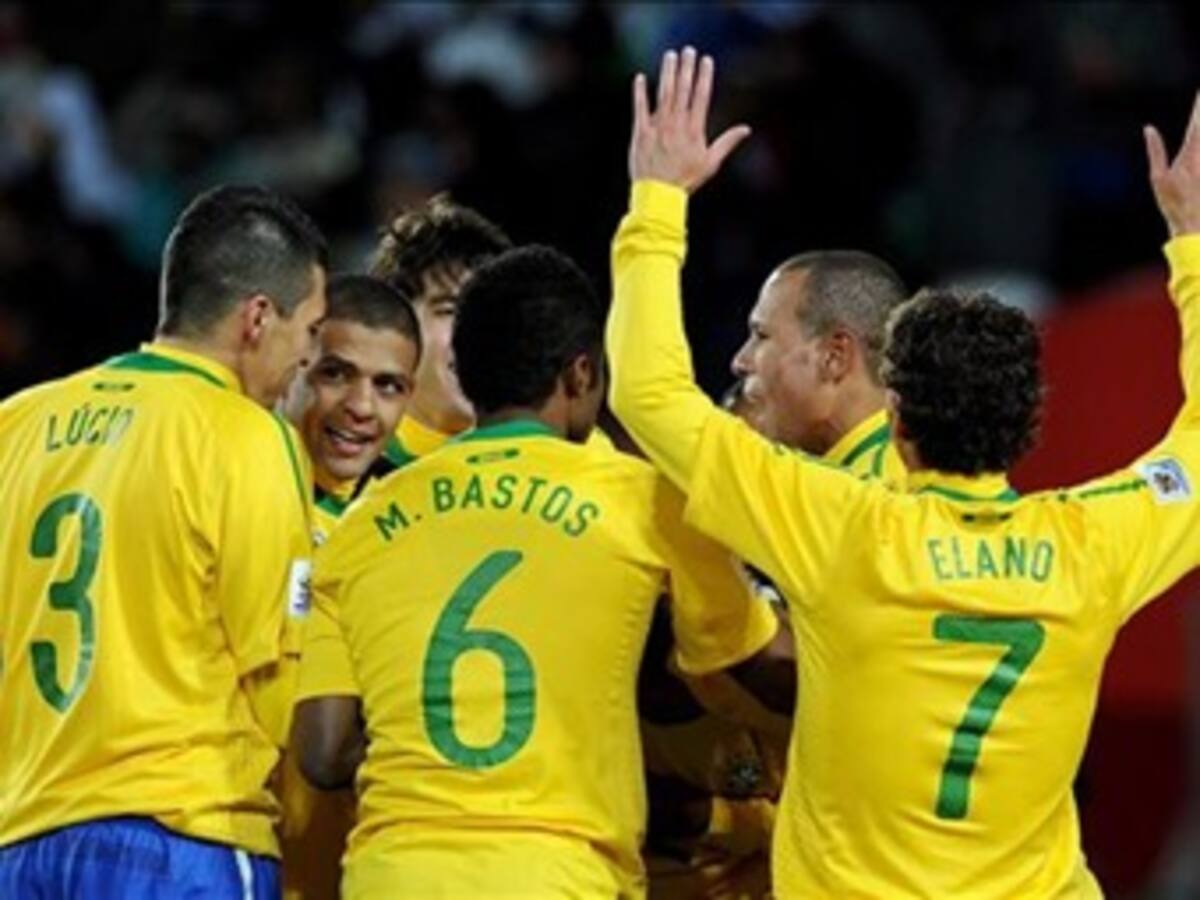 Brasil y Chile cumplen otra cita en octavos con muchas cuentas pendientes. Partido 1:30 pm