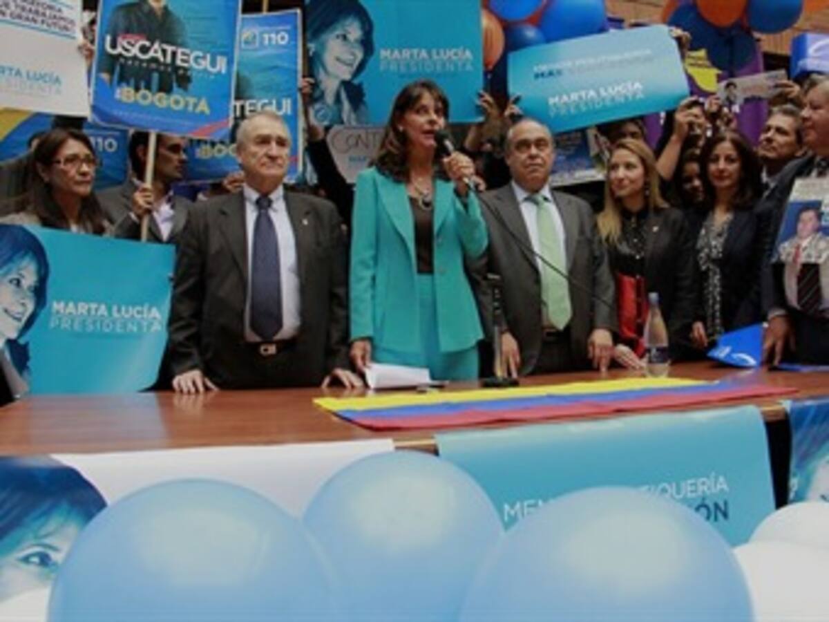 Marta Lucia Ramírez "tiene la falda bien puesta": Camilo Gómez