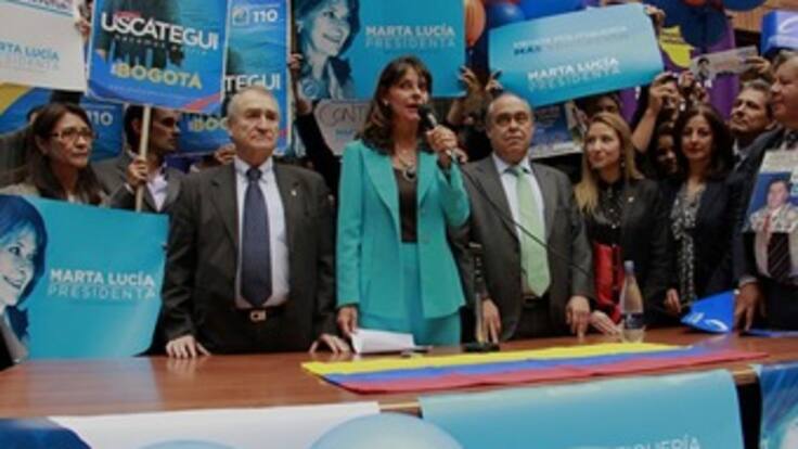 Marta Lucia Ramírez "tiene la falda bien puesta": Camilo Gómez