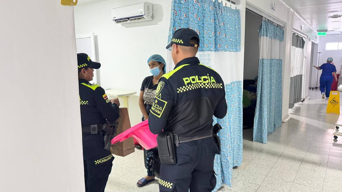 Policía Comunitaria lleva donación al pabellón neonatal del Hospital Divina Misericordia