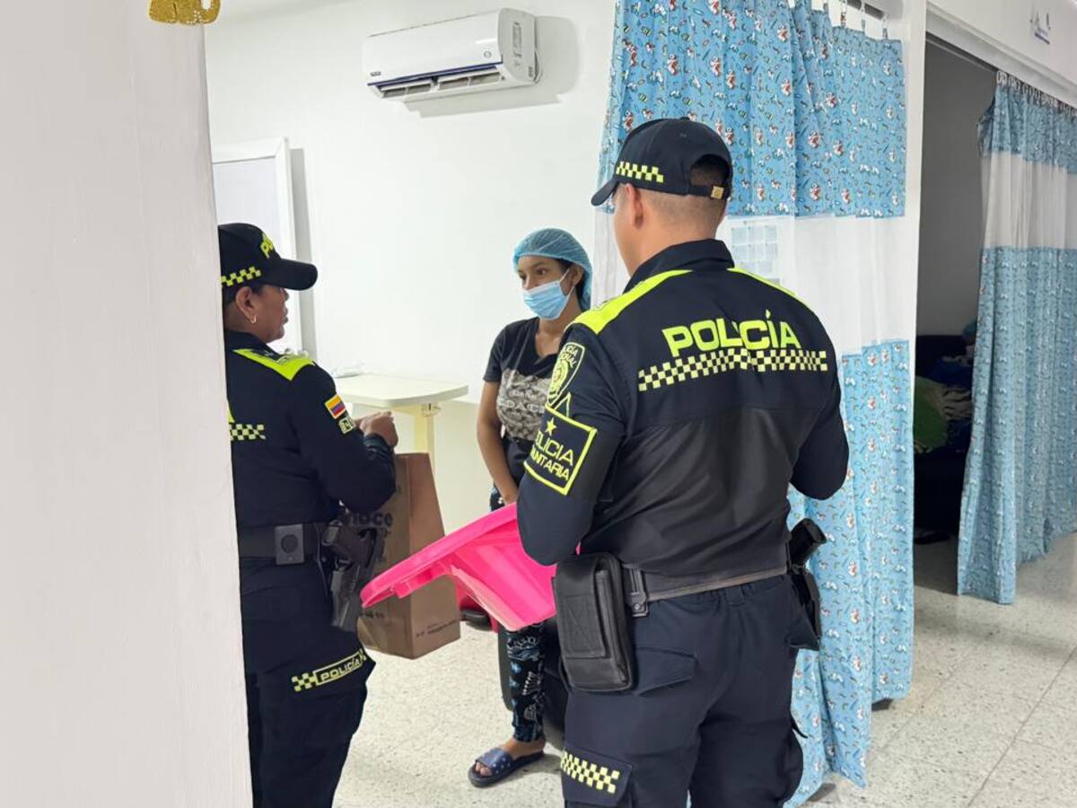 Policía Comunitaria lleva donación al pabellón neonatal del Hospital Divina Misericordia