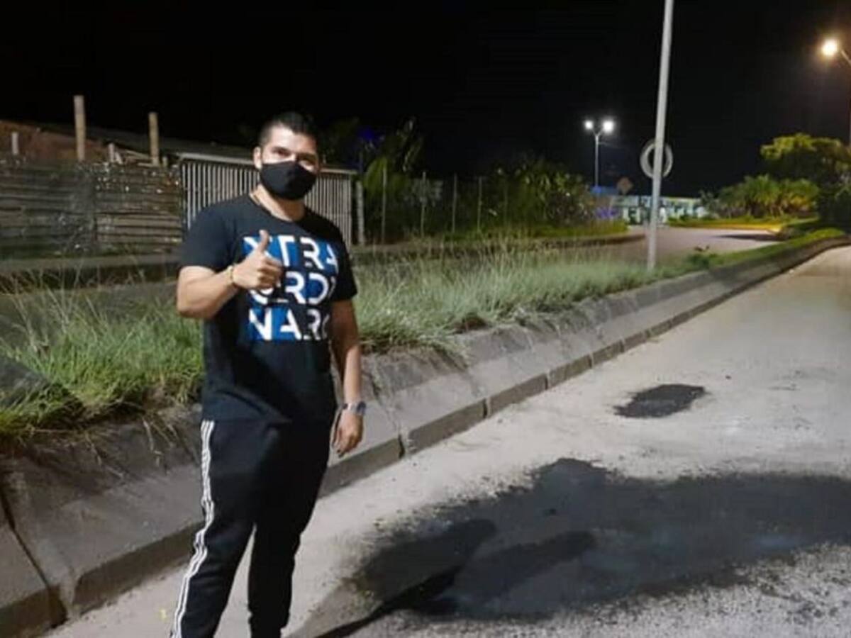 Concejal decidió por cuenta propia tapar los huecos en Armenia