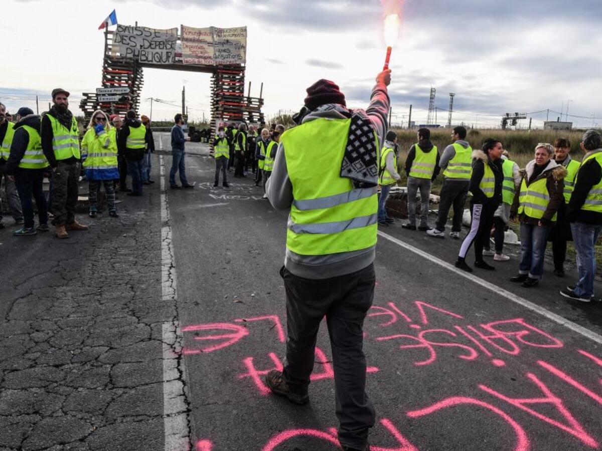 París se blinda ante el riesgo de violencia por los "chalecos amarillos"