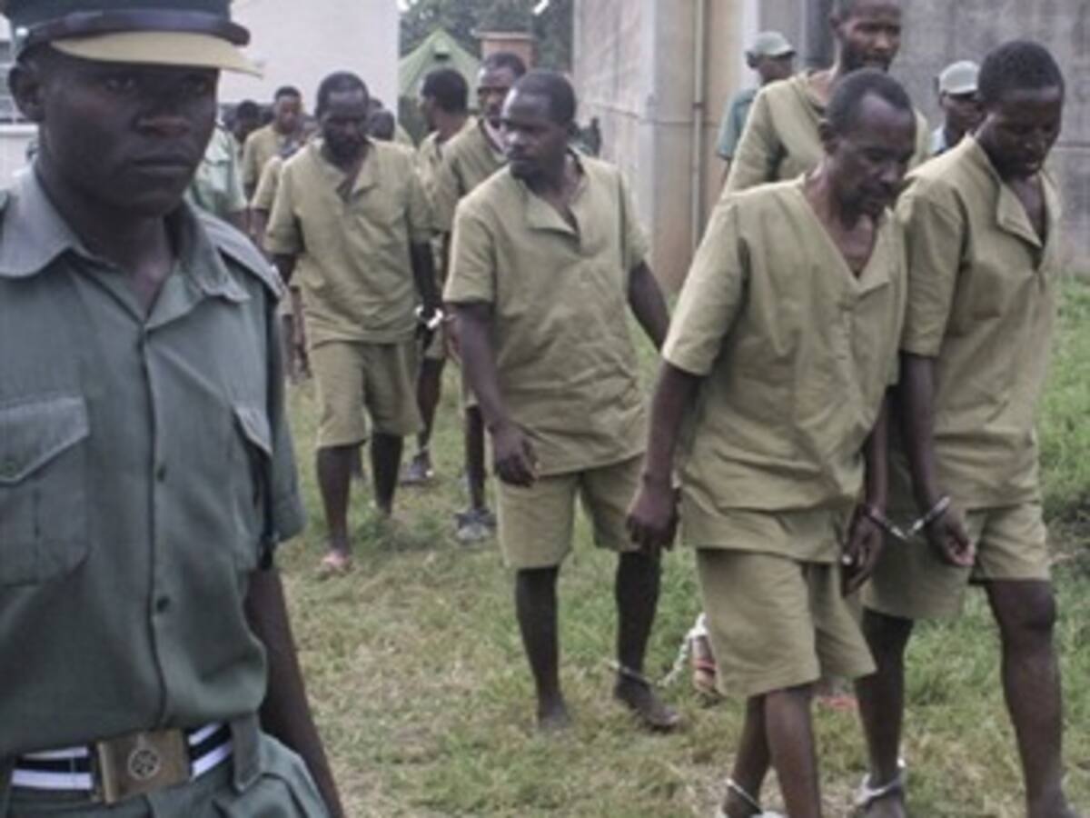 Comer ratas para sobrevivir en una cárcel de Zimbabue