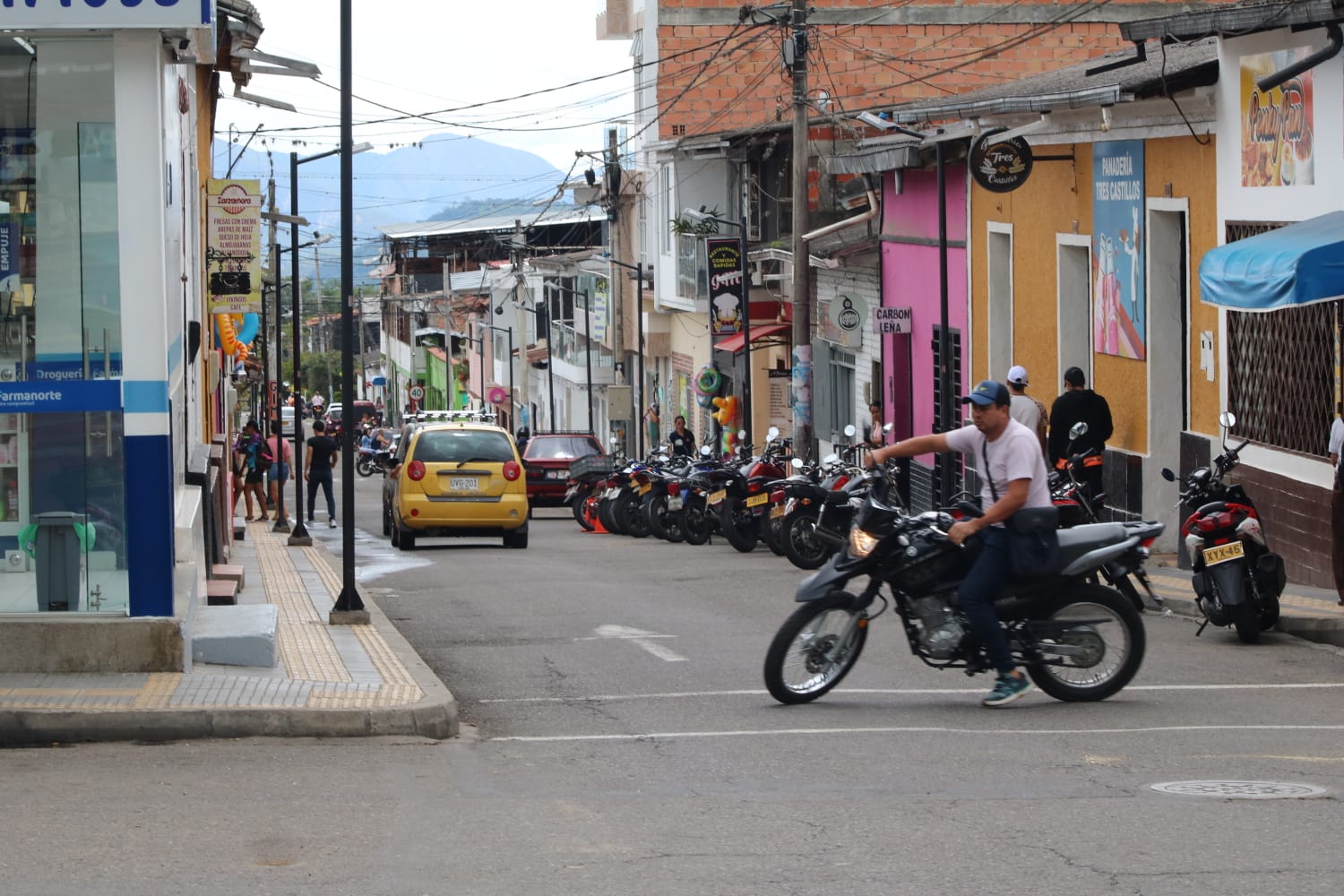 “Nos toca protestar para que nos atiendan”: crisis de Nueva EPS en Chinácota. / Foto: Camilo Picón.