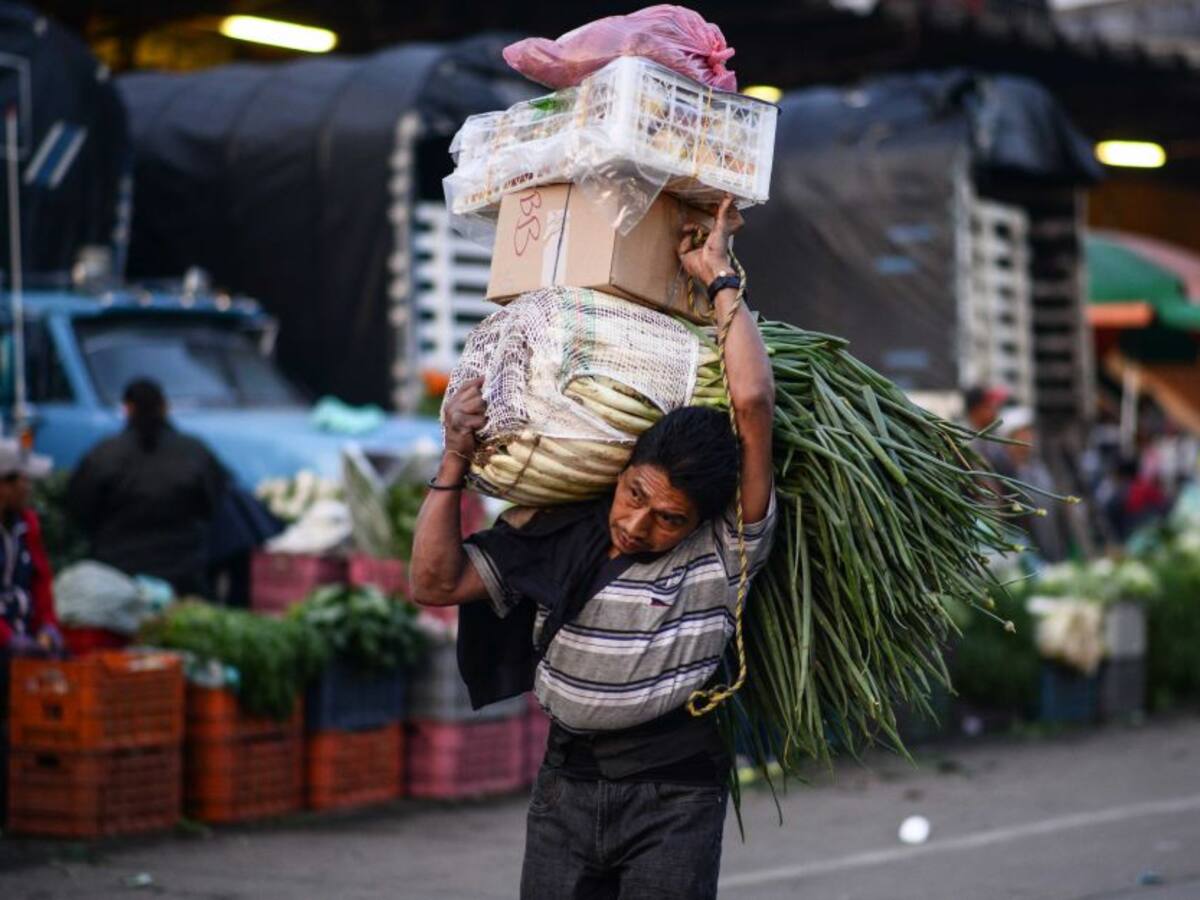 Camioneros dejarán de transportar alimentos a Bogotá