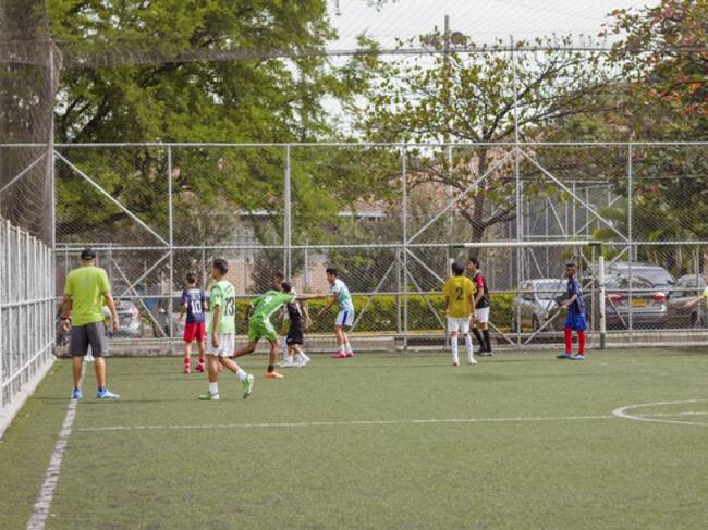Si prefiere estar en Medellín puede encontrar actividades en el Parque Comfenalco Guayabal o en el Club Comfenalco La Playa; allí le ofrecen diferentes opciones de acondicionamiento físico y deporte como fútbol, baloncesto, voleibol, tenis, natación, gimnasio, además de sauna y turco si lo que quiere es relajarse.