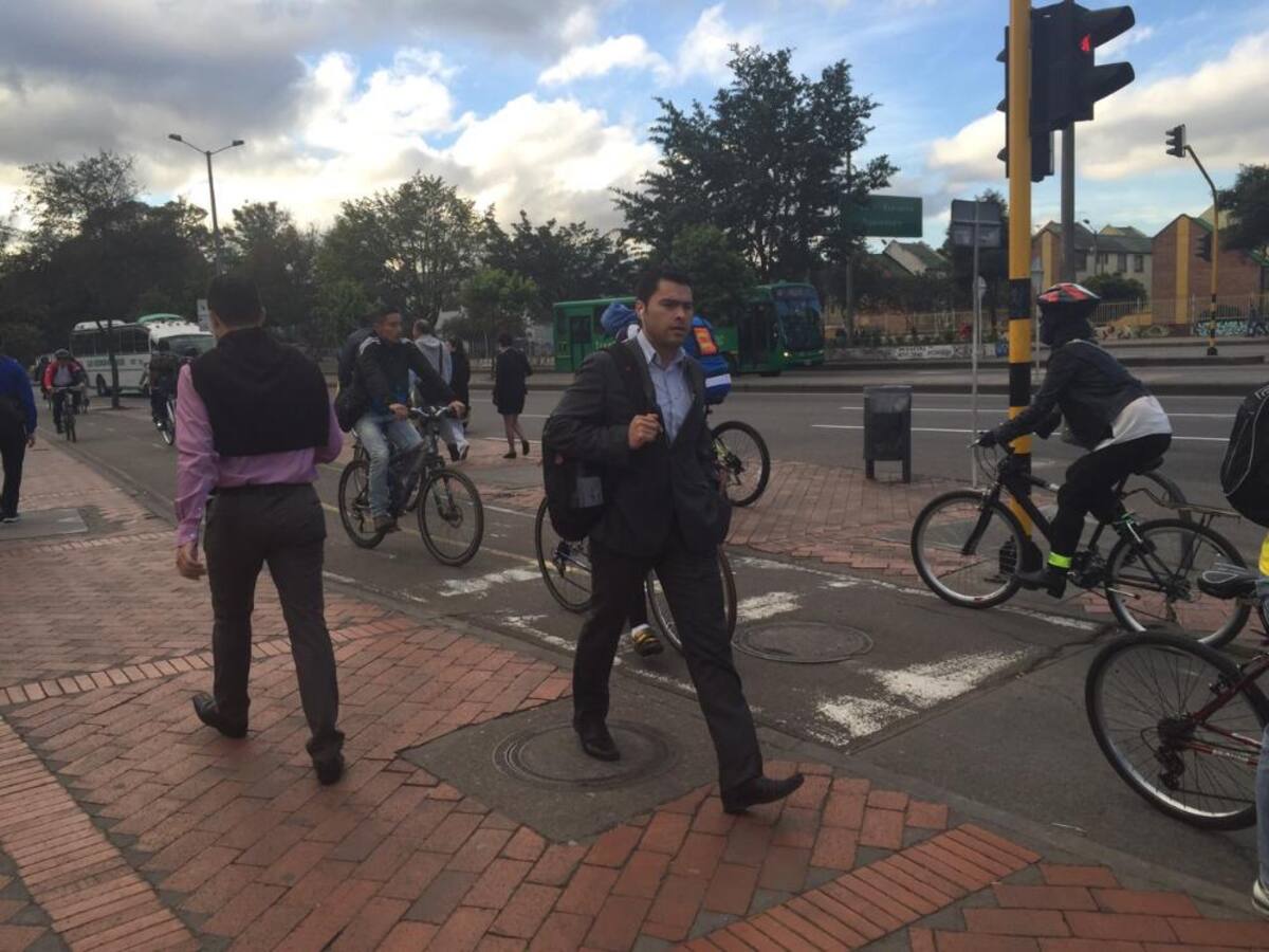 Se cumple una jornada más de día sin carro, ahora también sin moto. Saldrán de circulación 1.500.000 vehículos particulares y 425.000 motocicletas. La medida se extenderá hasta las 7:30 de la noche.