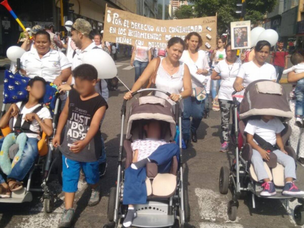 Niños enfermos y sus padres marcharon en Bucaramanga