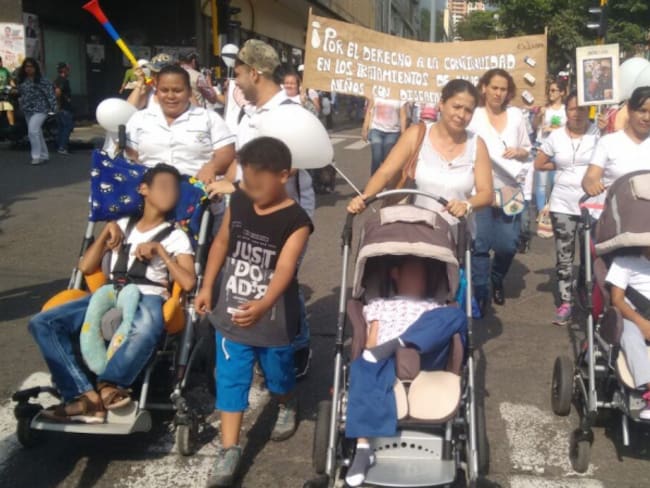 Niños enfermos y sus padres marcharon en Bucaramanga
