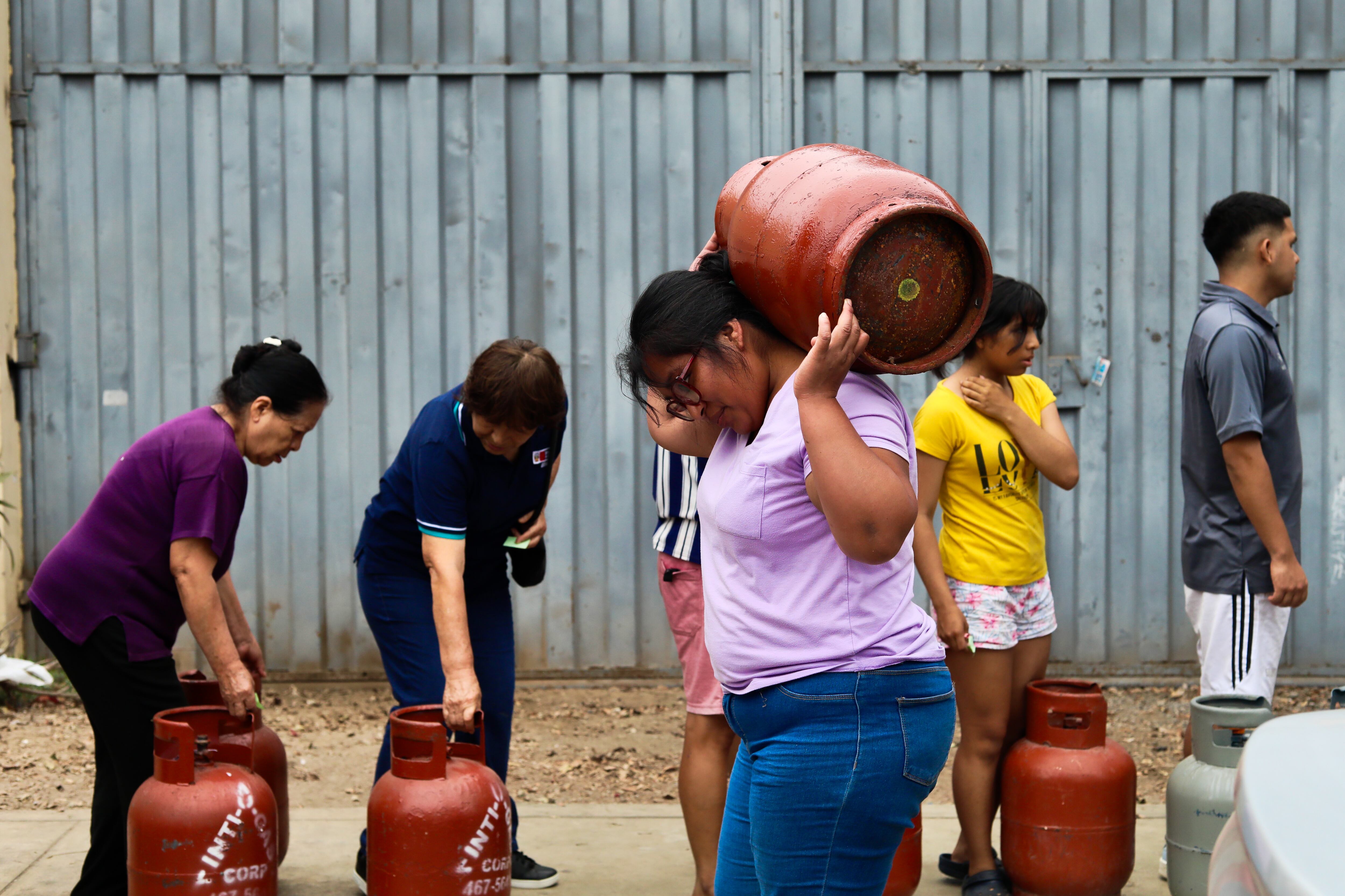 El gobierno peruano se vio obligado a establecer un racionamiento de gas por una falla en el ducto del principal yacimiento de gas del país.
(Foto:    Klebher Vasquez/Anadolu via Getty Images)