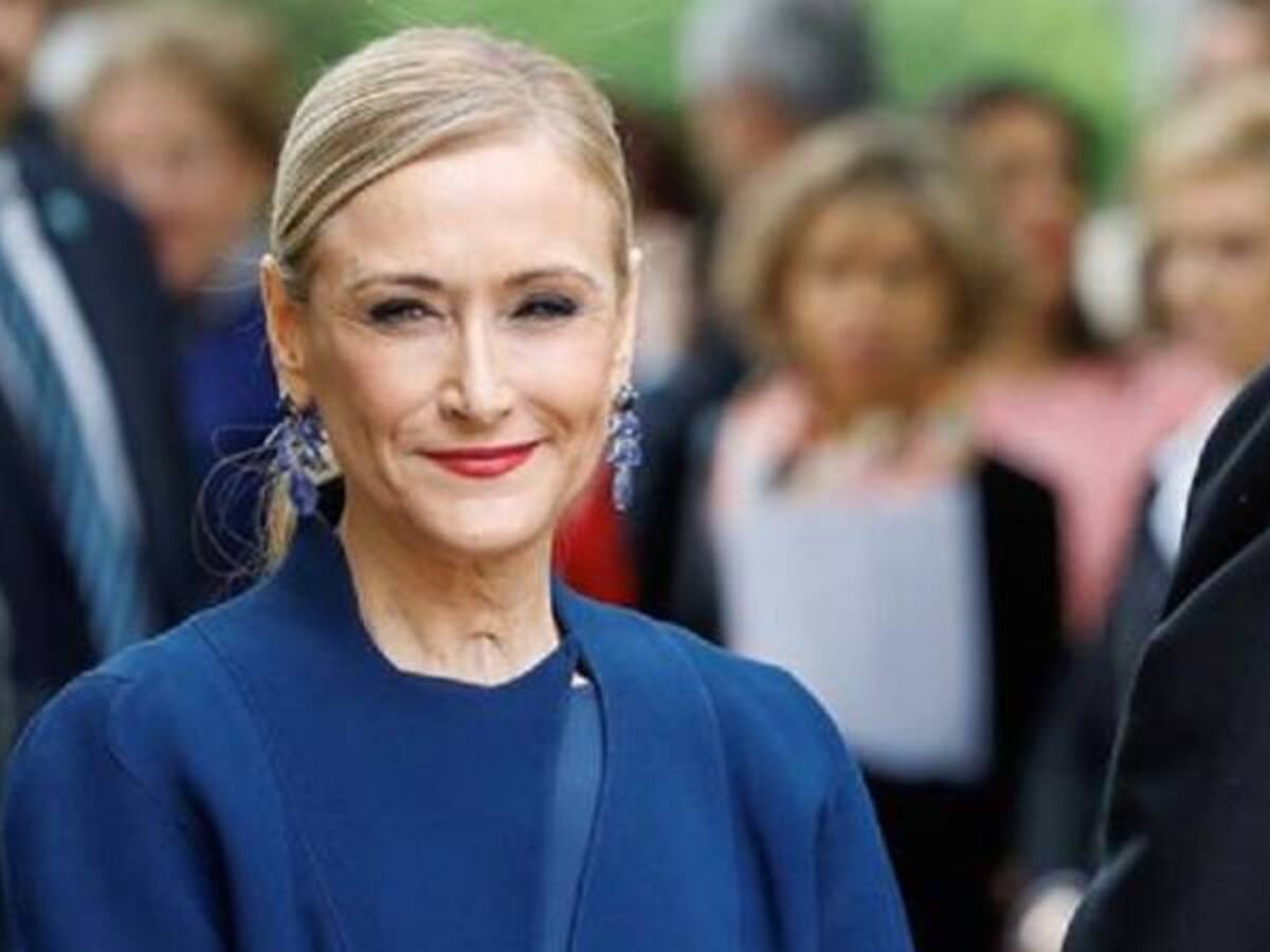 Presidenta de Comunidad de Madrid renunció tras ser acusada de robo