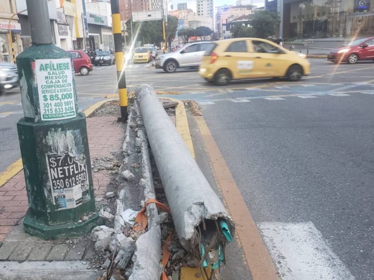 VIDEO: El poste que nadie levanta