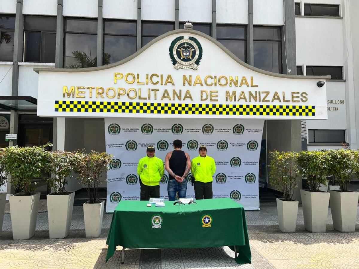 En medio de un allanamiento en Manizales, a un hombre le incautaron varias armas