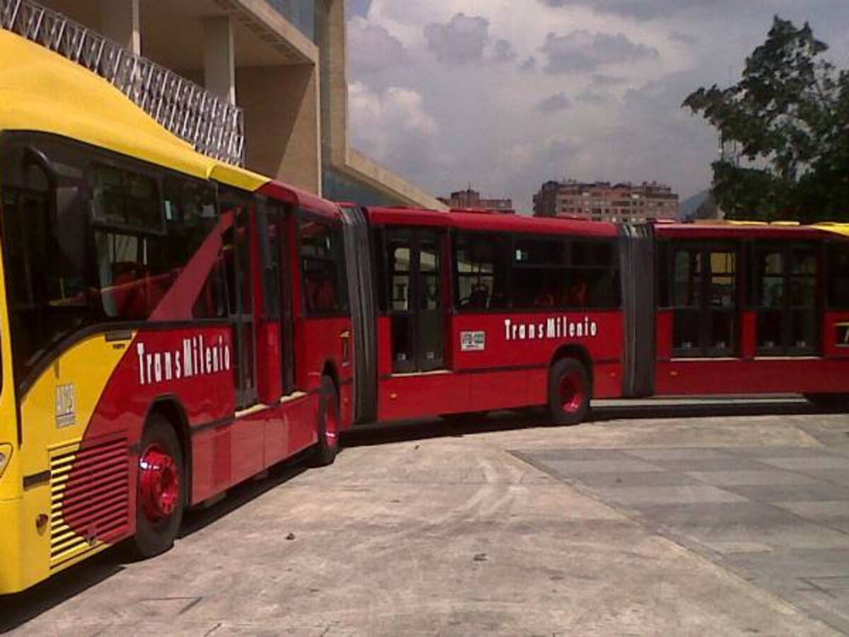 Más de 170 vehículos de Transmilenio represados por cobro de aranceles