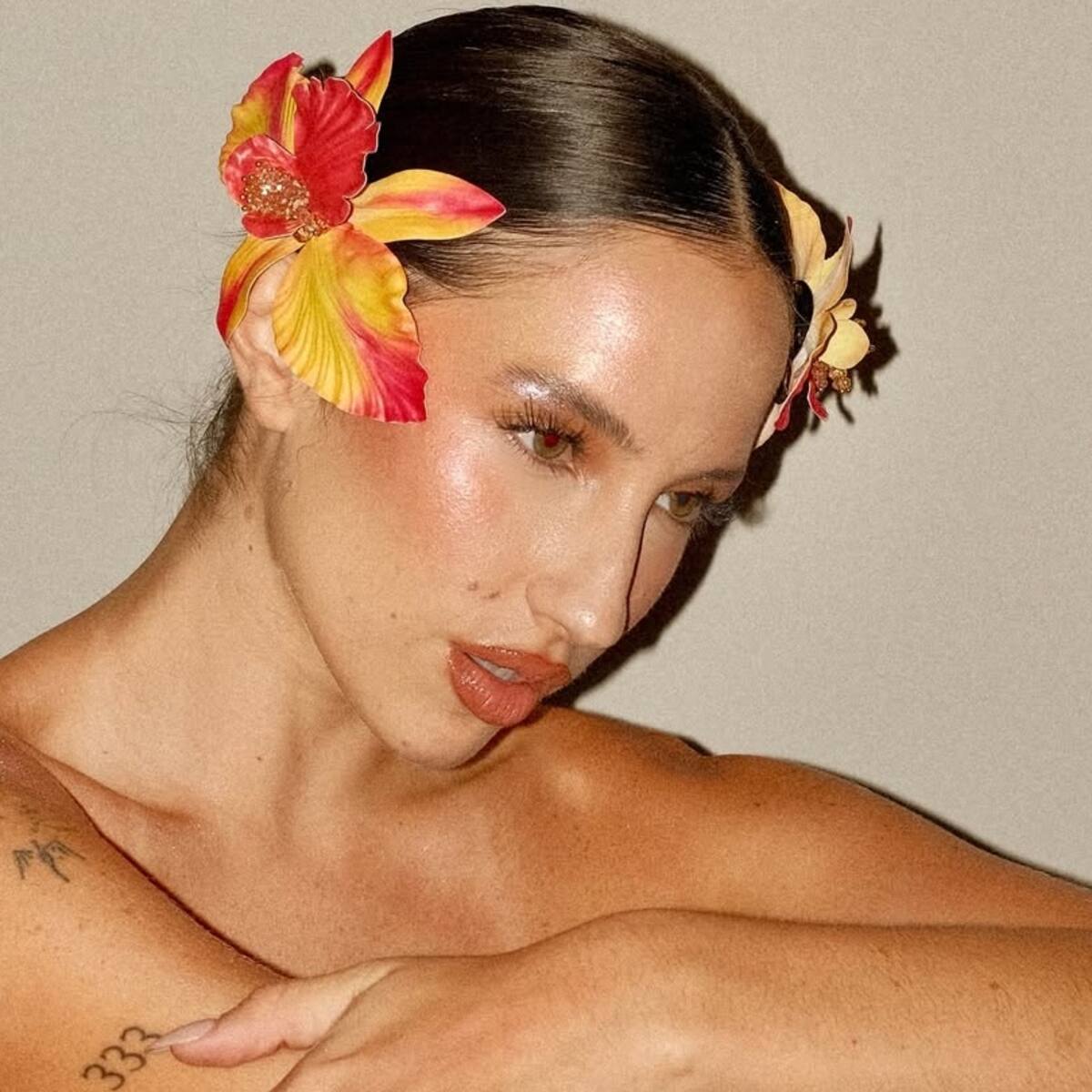 ¿Quién es Aria Vega y por qué la cantante colombiana está conquistando las listas de Billboard?