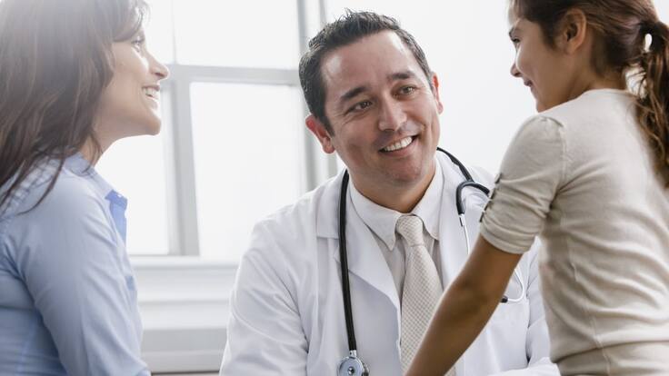 ¿Qué hace un médico familiar?