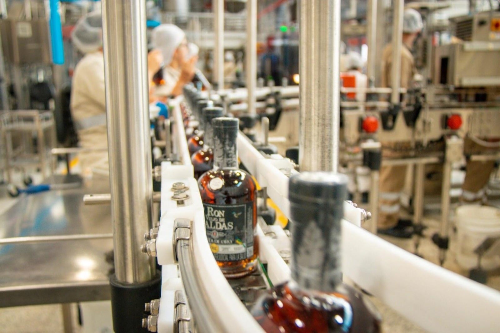 Sube el impuesto al licor y el Valle advierte impacto en precios y financiación social.