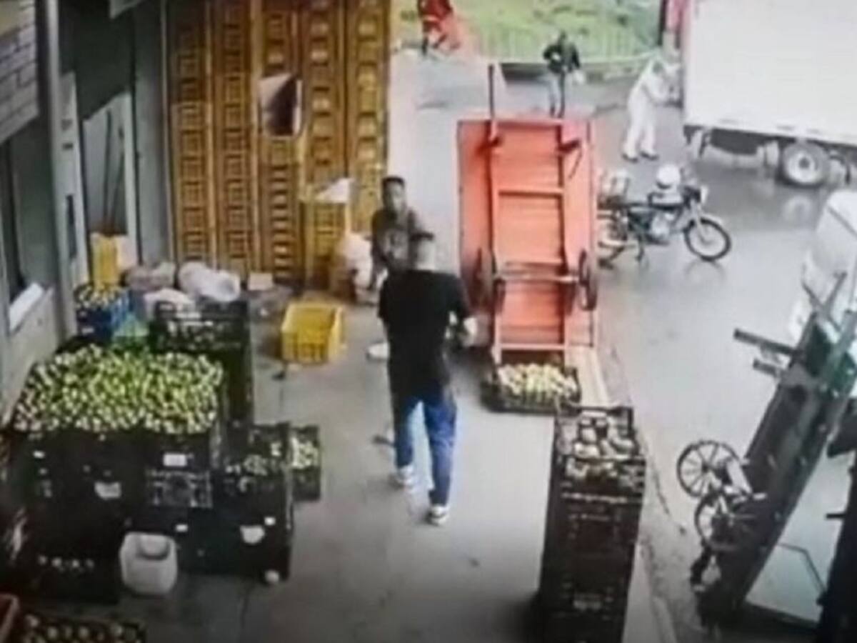 En un acto de intolerancia asesinaron un hombre dentro de la plaza Mayorista
