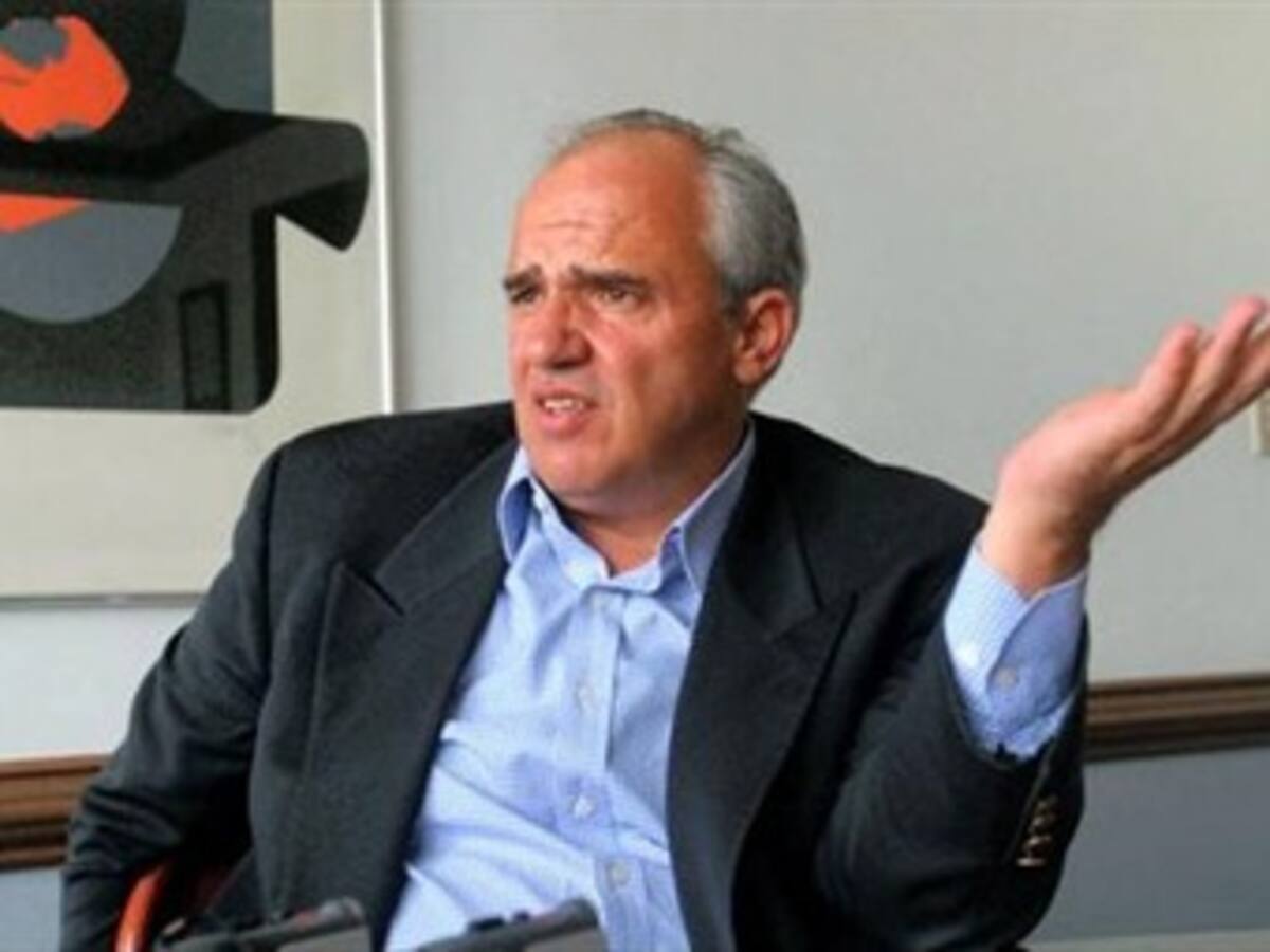 Grave que EEUU pida extraditar guerrilleros que están en Cuba: Samper
