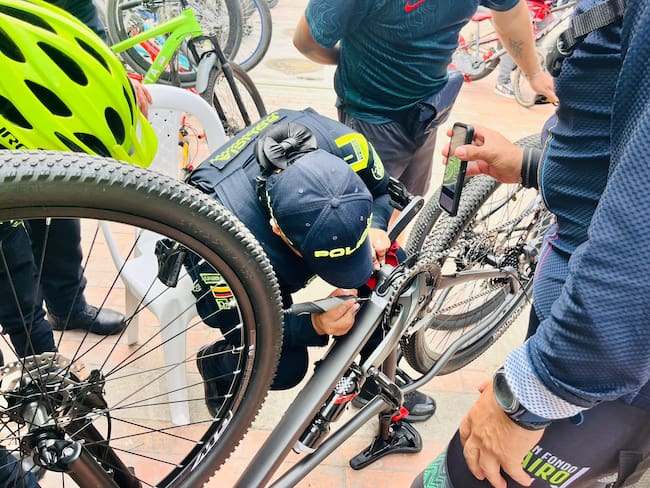 Entrega de 25 bicicletas que habían sido robadas. Cortesía Prensa Policía Metropolitana de Bogotá.