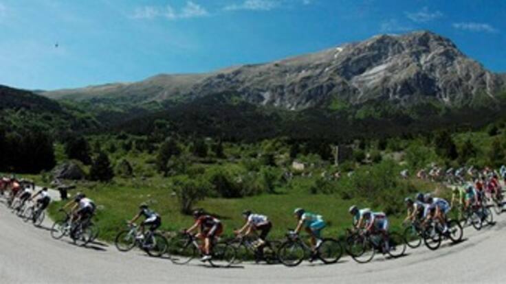 José Serpa sigue perdiendo tiempo tras novena etapa del Giro de Italia